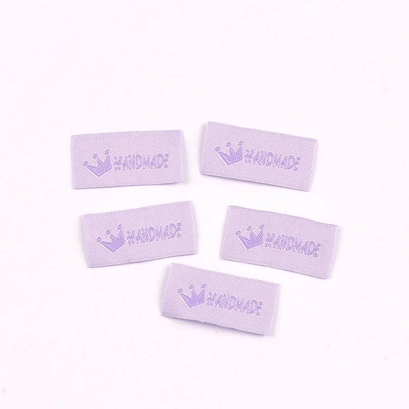 50pcs 1.7x3.4cm Mix Colorfull Crown Pattern Rectangle Label For DIY Clothing Personality Decorative Sewing Accessories c3834 Qme 2