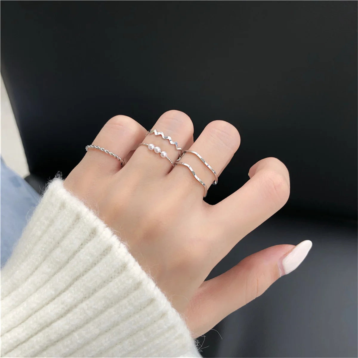 5pcs/set Rings for Women Simple Three Pearl Wavy Metal Twist Combination Joint Ring Trendy Personality Golden Party Jewelry Gift Qme