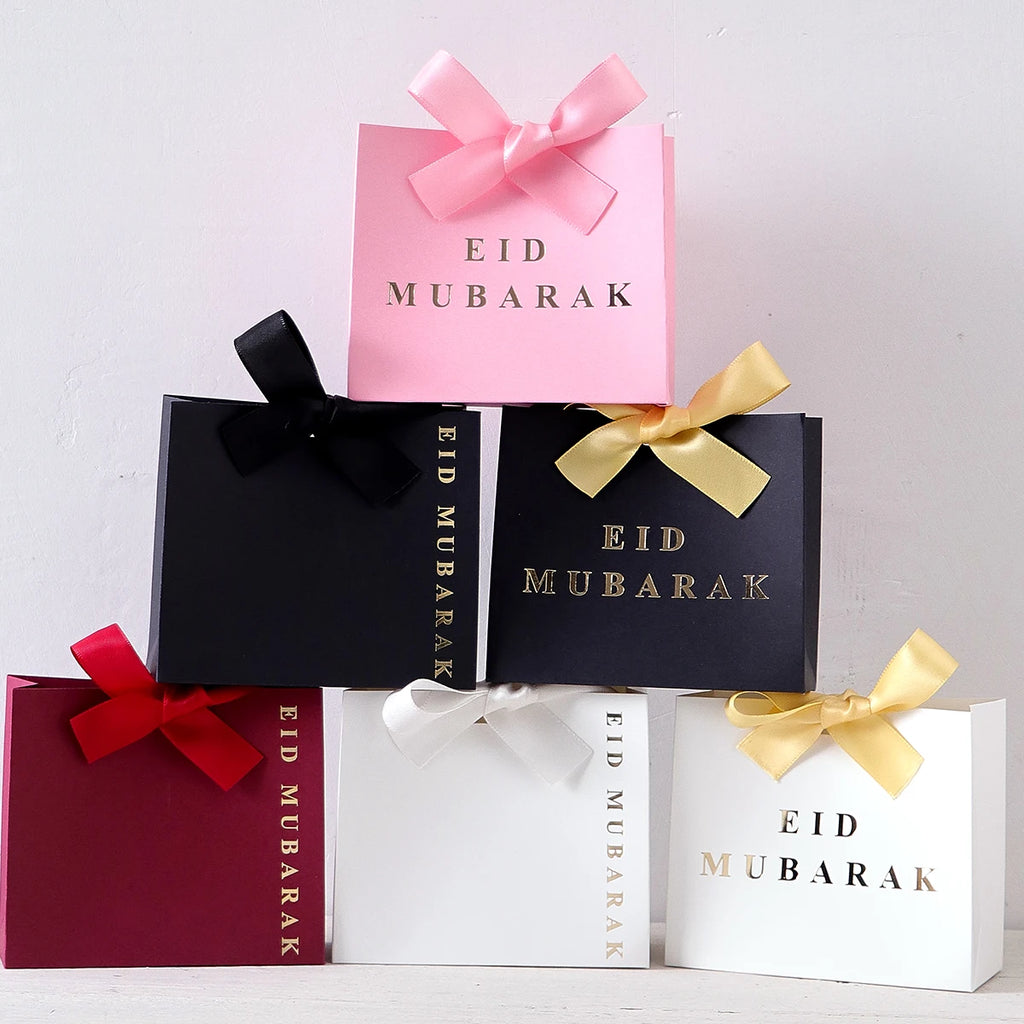 This 5-Piece Eid Gift Box Is Decorated with Ribbon Bows and Exquisite Paper Packaging, Perfect for Holiday Parties, and Can Hold Candies, Cookies, Jewelry, and More Multiple Styles Available (Black, Pink, White, Green, Red). Qme