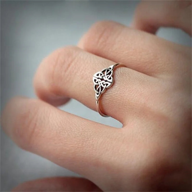 Vintage Knot 925 Sterling Silver Color Ring Creative Flower Finger Ring 6 7 8 9 10 High Quality Metal Fine Jewelry Women Gift Qme
