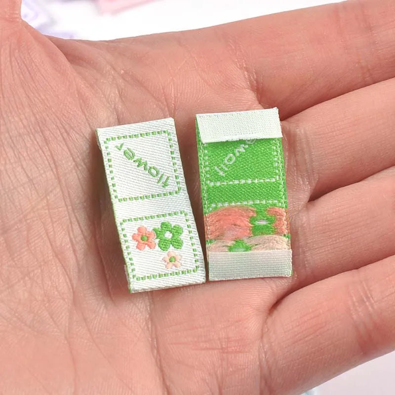 50pcs Mini Flower Pattern Embroidery Labels For DIY Crafts Accessories Clothing Tags Sewing Hats Bags Supplies 30x15mm c3611 Qme