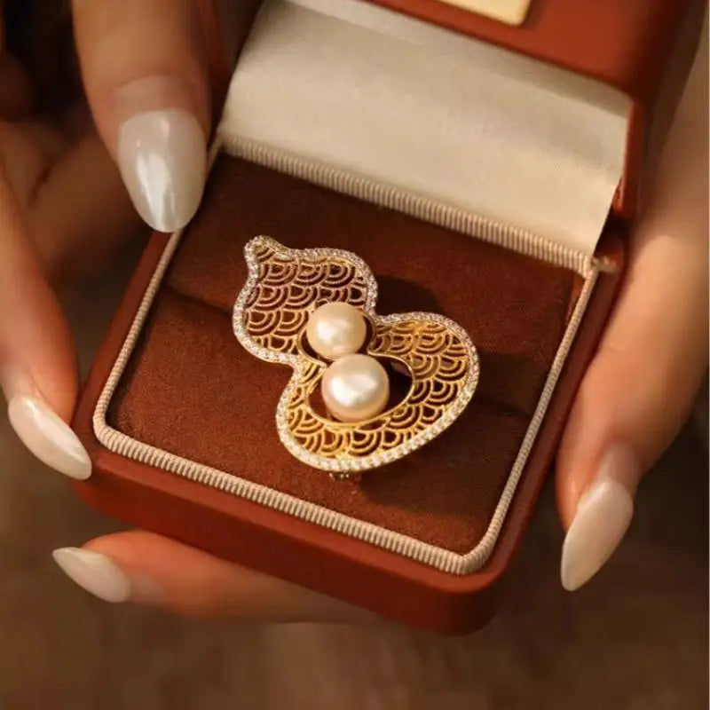 New Chinese Style Hollow Gourd Pearl Elegant Suit Brooch For Women Clothing Coat Corsage Jewelry Accessories Gifts Qme