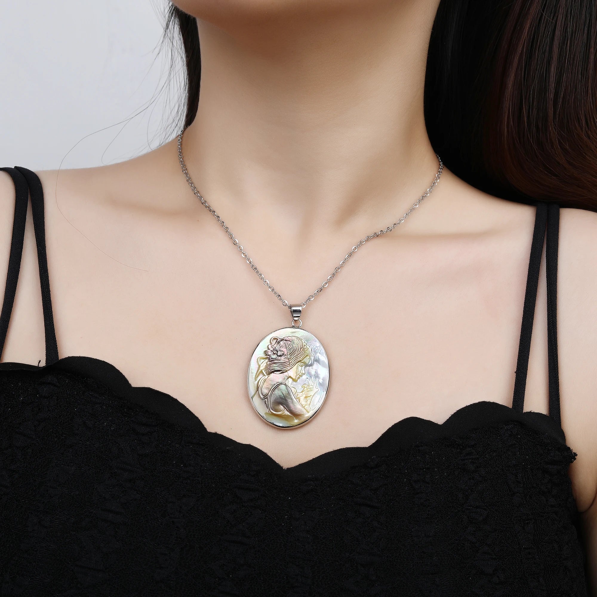 Hot Sale Natural Shell Girl Head Tree Of Life Charm Pendant Necklace For Women Light Luxury Jewelry Daily Party Birthday Gifts Qme