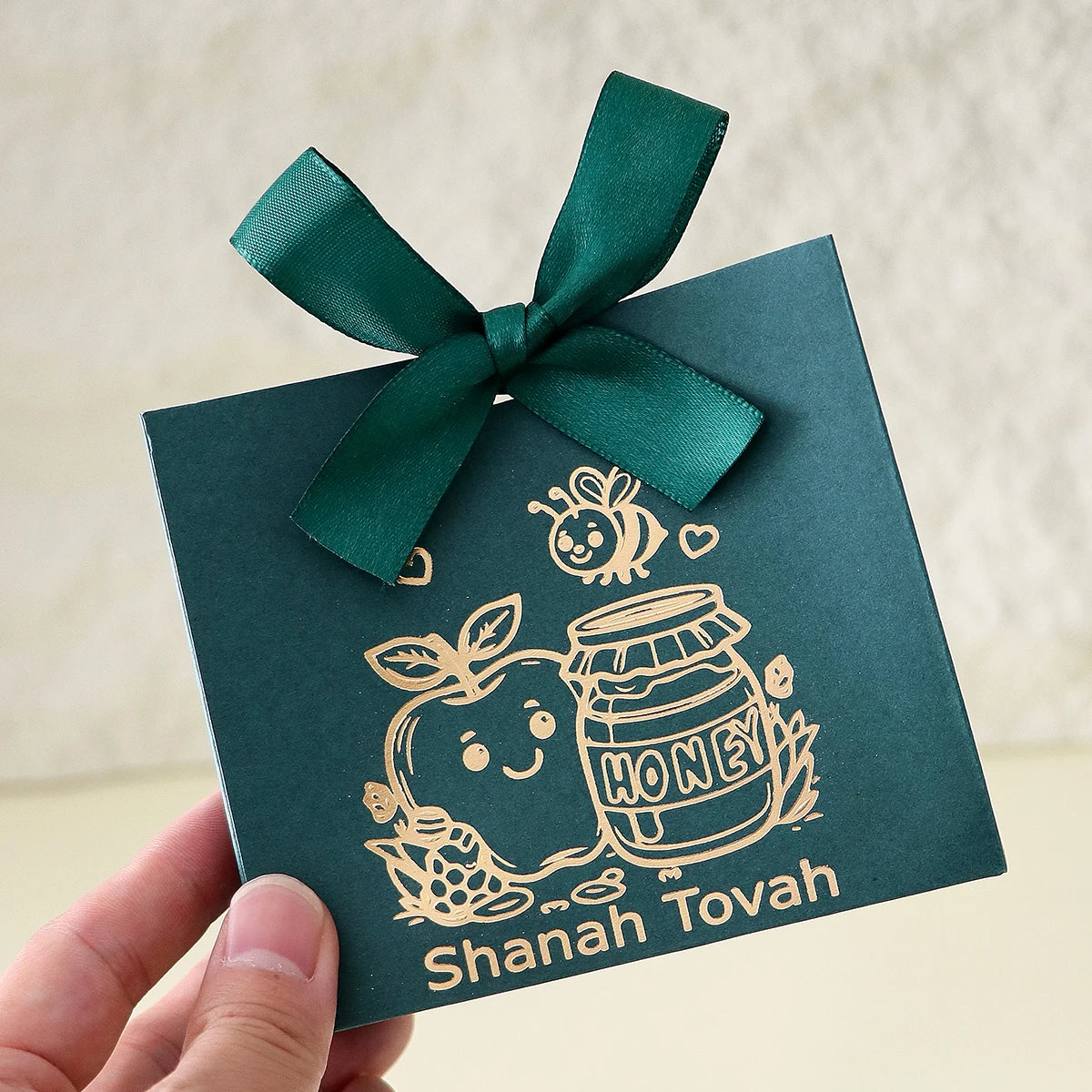 10 Square Paper Boxes for Jewish New Year Gifts and Candy, with Gold-Stamped Apple and Honey Jar Line Patterns on the Surface. Can Be Used to Store Candies and Small Souvenirs, Suitable for Jewish New Year Family Gatherings, Qme