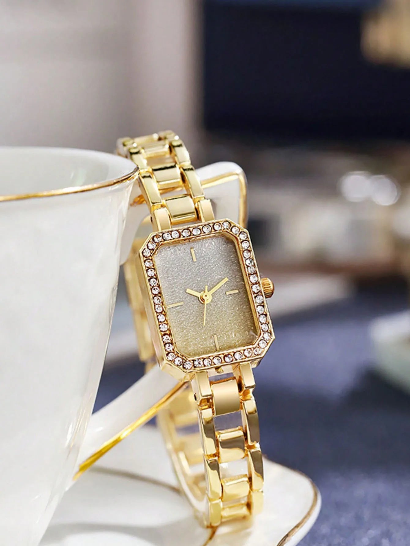 2-piece set of women's watches, women's styles, simple and fashionable, starry sky, diamond studded square watch set Qme
