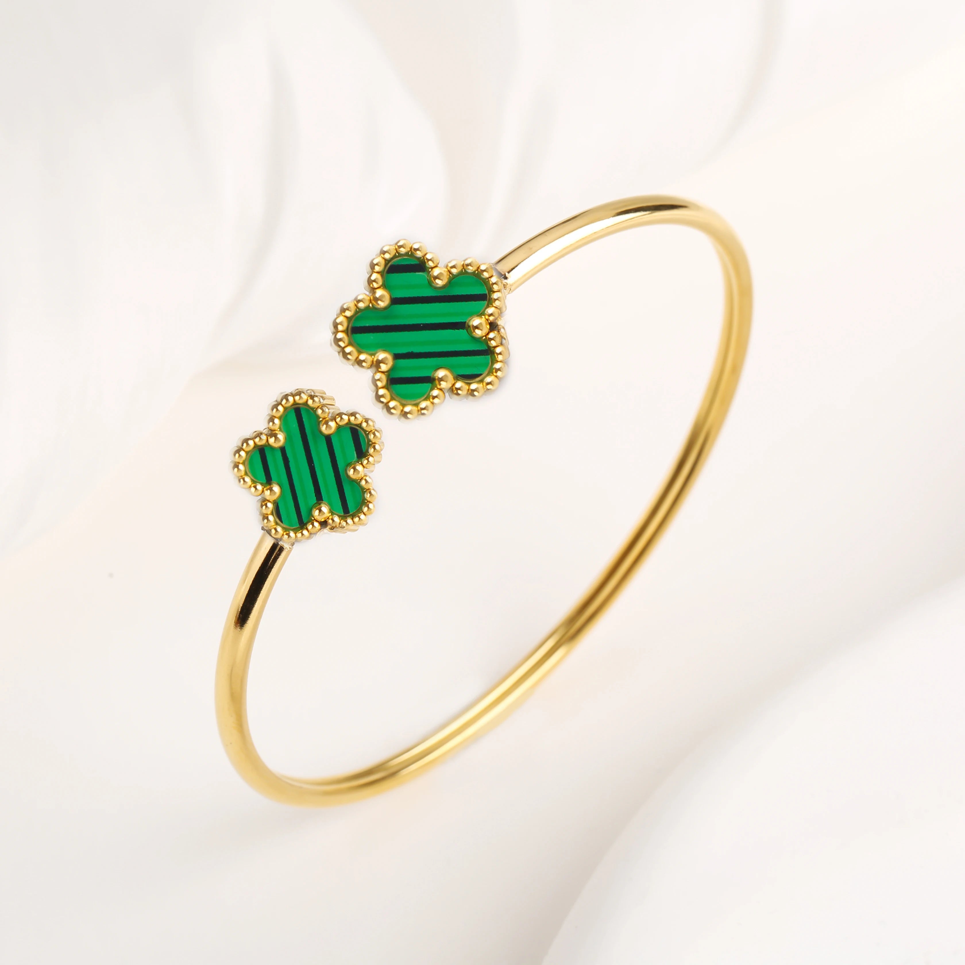 2pcs Gold Color Stainless Steel Five-Leaf Flower Bangle Simple For Woman Party Wedding Exquisite Wrist Jewelry Fine Clover Gift Qme 14