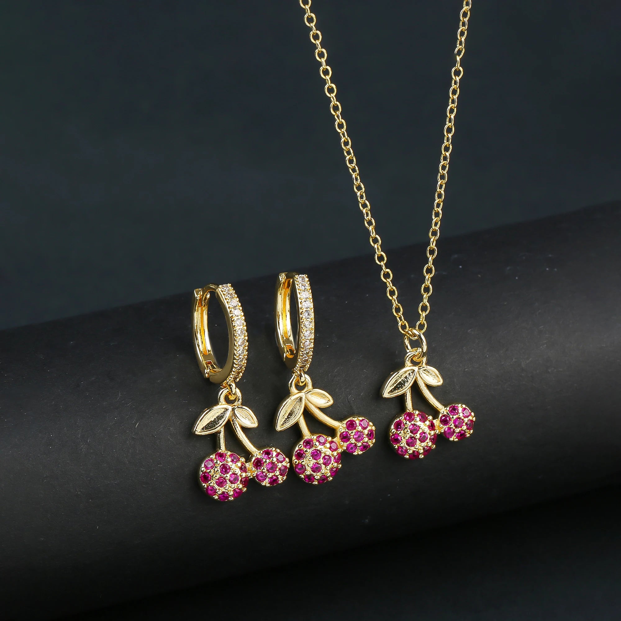 2pcs Hot Sale Fruit Cherry Strawberry Crystal Earrings Necklace Jewelry Set Lucky for Woman Shiny Zircon Party Gift Accessories Qme Jewelry Set 10