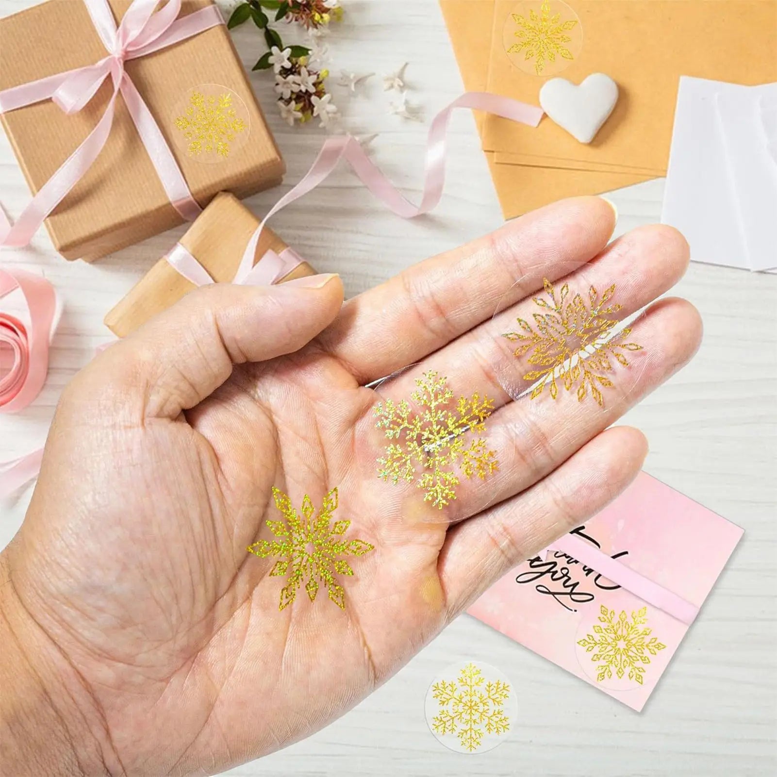 Snowflake Stickers Roll 500 Pieces Round Self-Adhesive Transparent Christmas Labels Holiday Crafts Label Roll Envelope Decal Qme