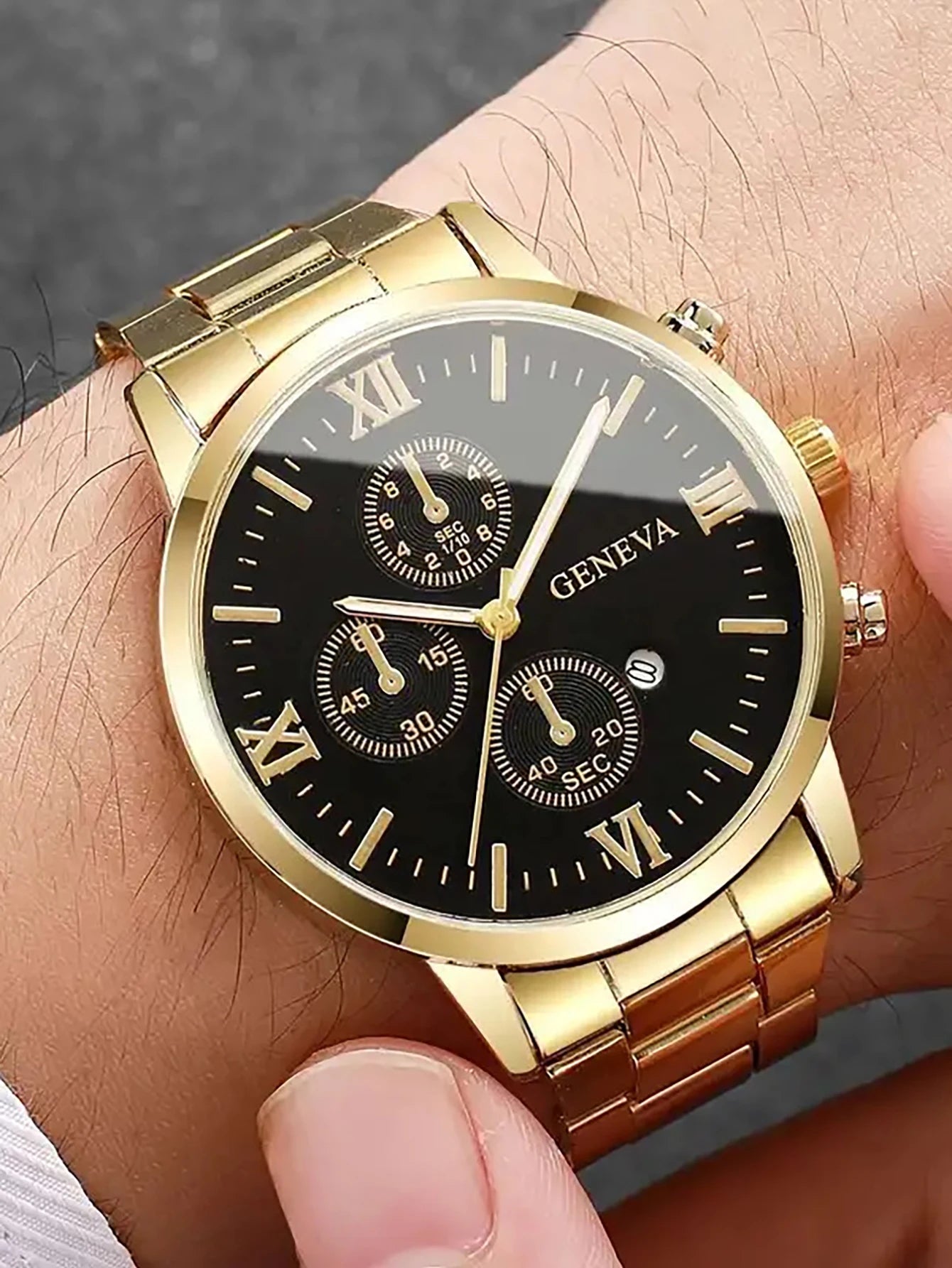 A men's quartz watch paired with a bracelet, necklace and ring. Suitable as a birthday gift. Does not include the box. Qme