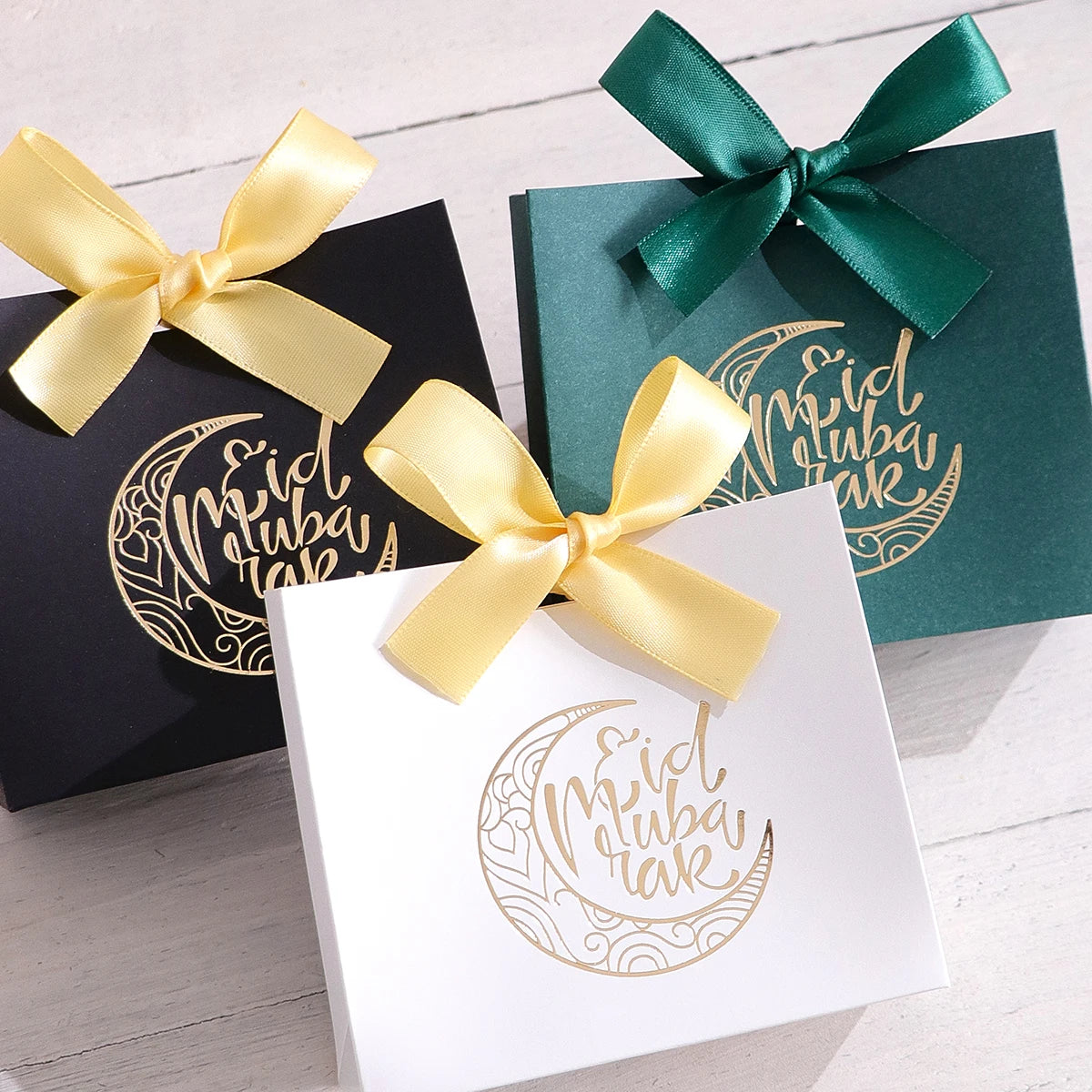 5-Pack Eid Al Adha Gift Boxes - Elegant Crescent Moon Design - White and Gold Mini Gift Bags with Ribbon Ties - Perfect for Choc Qme
