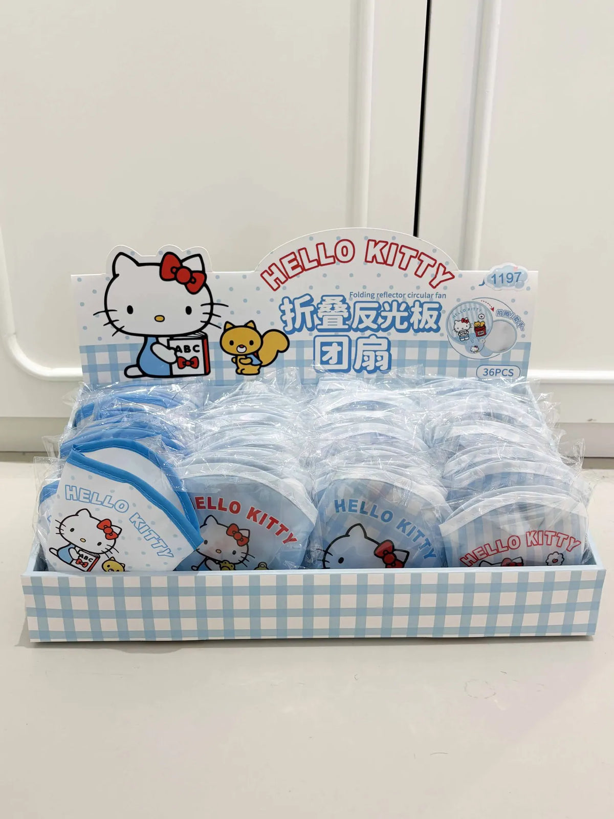 Hello Kitty Folding Reflector Fan Cute Cartoon-Style Portable Selfie Reflector for Students Qme 4Random Single-Chip
