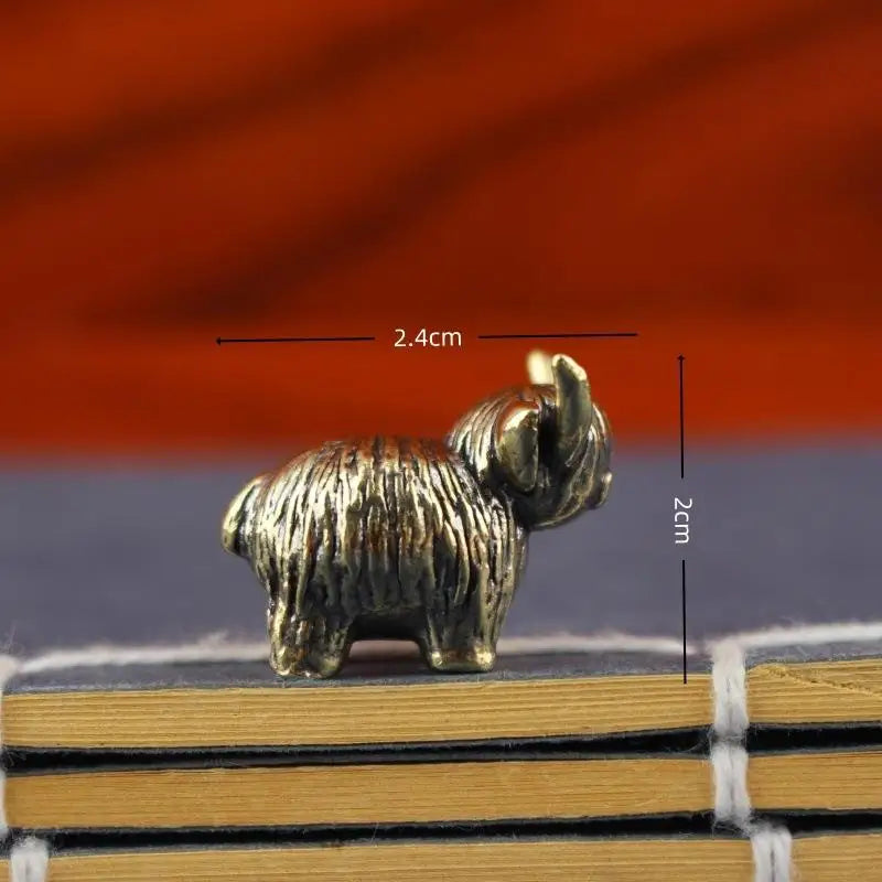 ^Mini Retro Brass Wall Highland Cattle Sculpture Hand Toy Gift Keychain Ornament Home Office Desk Decorative Ornament Qme