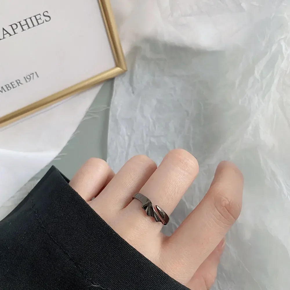 2025 Hip Hop Punk Angel and Devil Couple Rings Men Women Korean Simple Black silvery Gift Jewelry for Engagement Accessary Femme Qme black resizable
