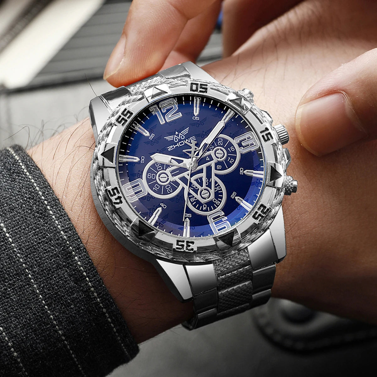 Men's Watch Blue Light Glass Quartz Watch Fashion Classic Watch Fake Three Eye Digital Alloy Watch Qme