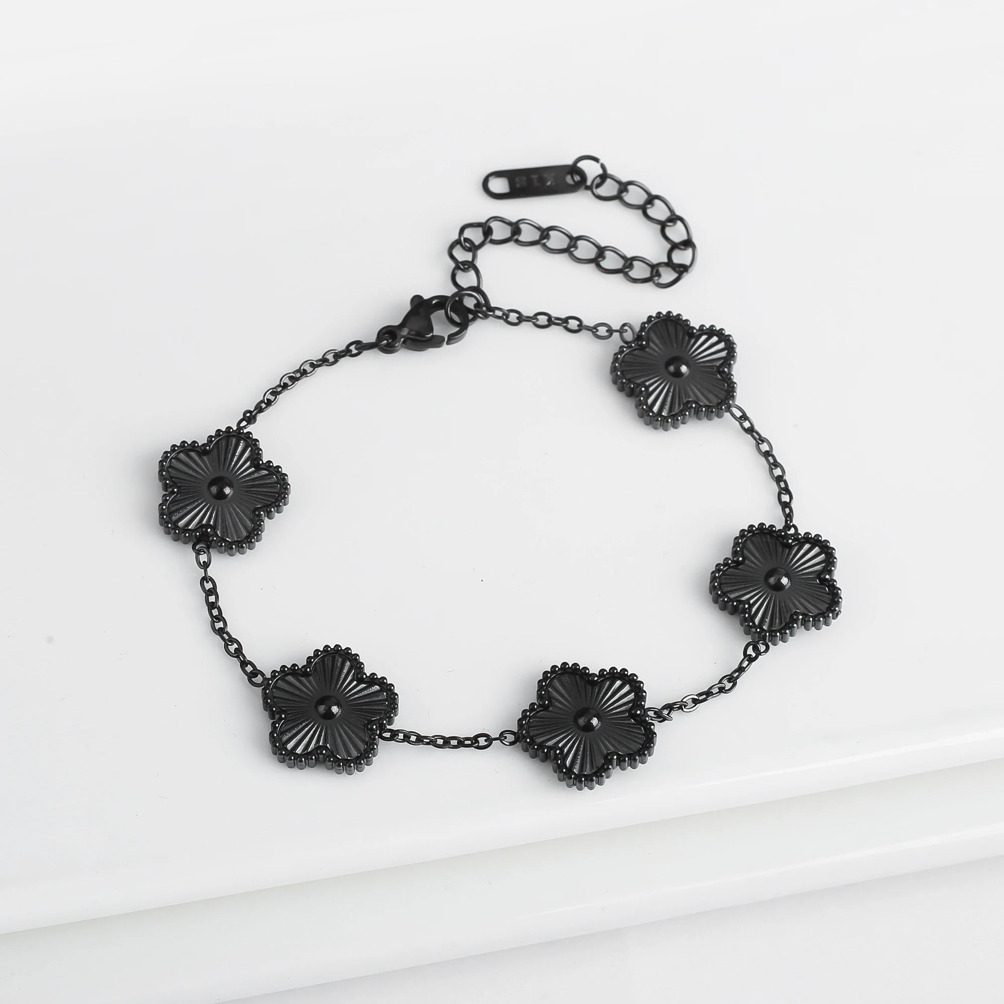 Light Luxury Stainless Steel Hot Sale Black and White Shell Five Leaf Flower Bracelet Simple Woman Fashion Daily Party Jewelry C Qme Bracelet 9
