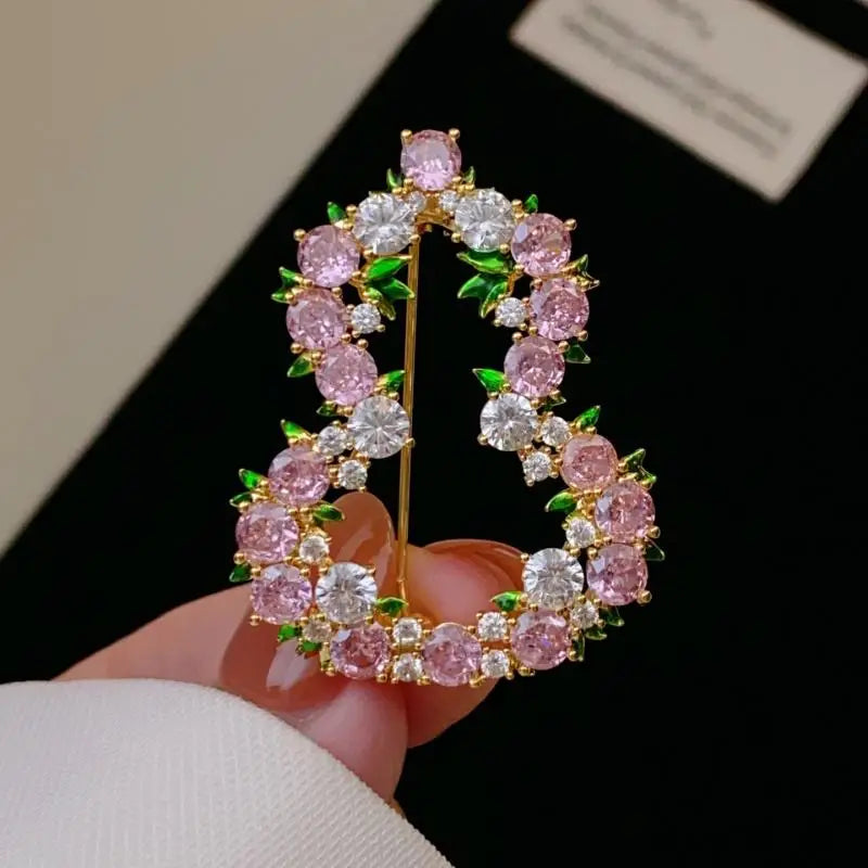 Fashion Pink Rhinestone Lucky Gourd Shaped Brooches For Women Clothing Accessory Crystal Openwork Gourd Brooch Pin Party Jewelry Qme