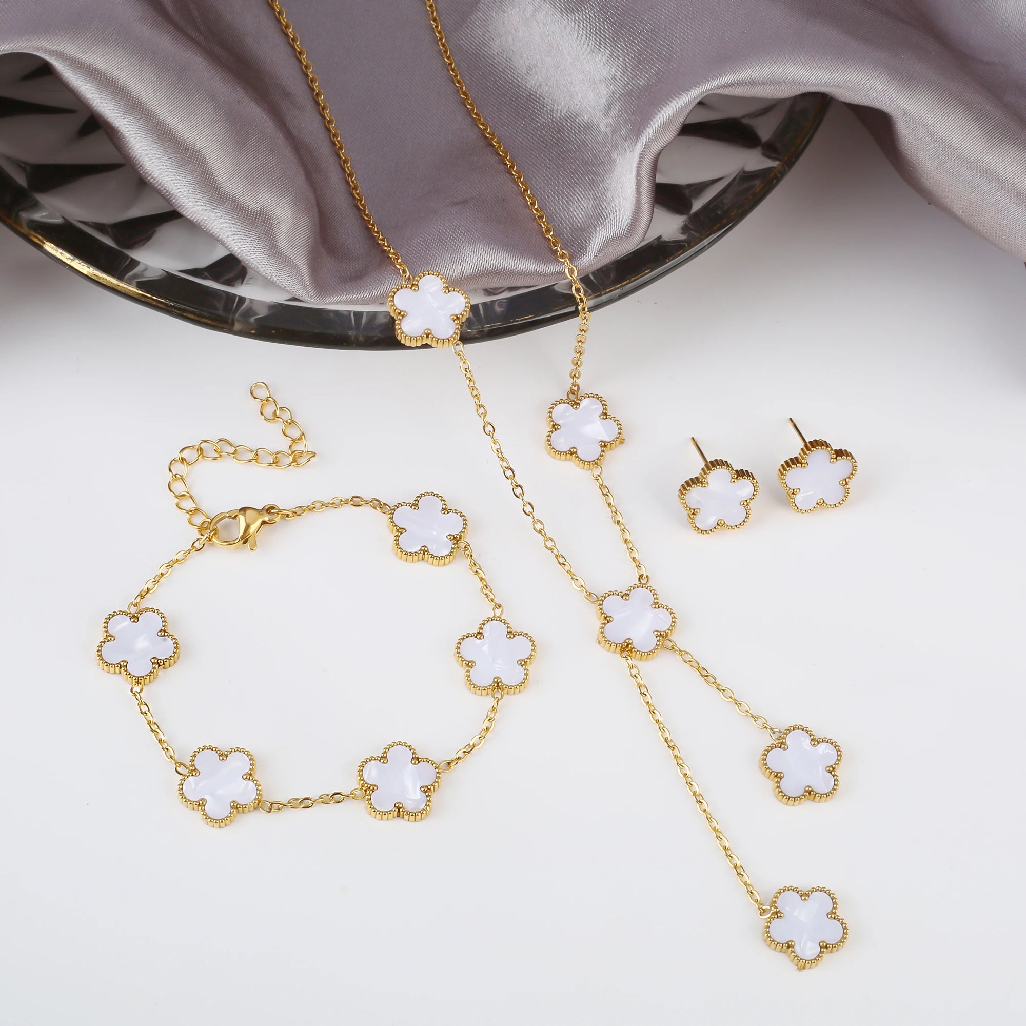 Classic Stainless Steel Five Leaf Flower Set Bracelet Necklace Earrings Luxury for Woman Party Daily Wear Jewelry Free Shipping Qme White Set