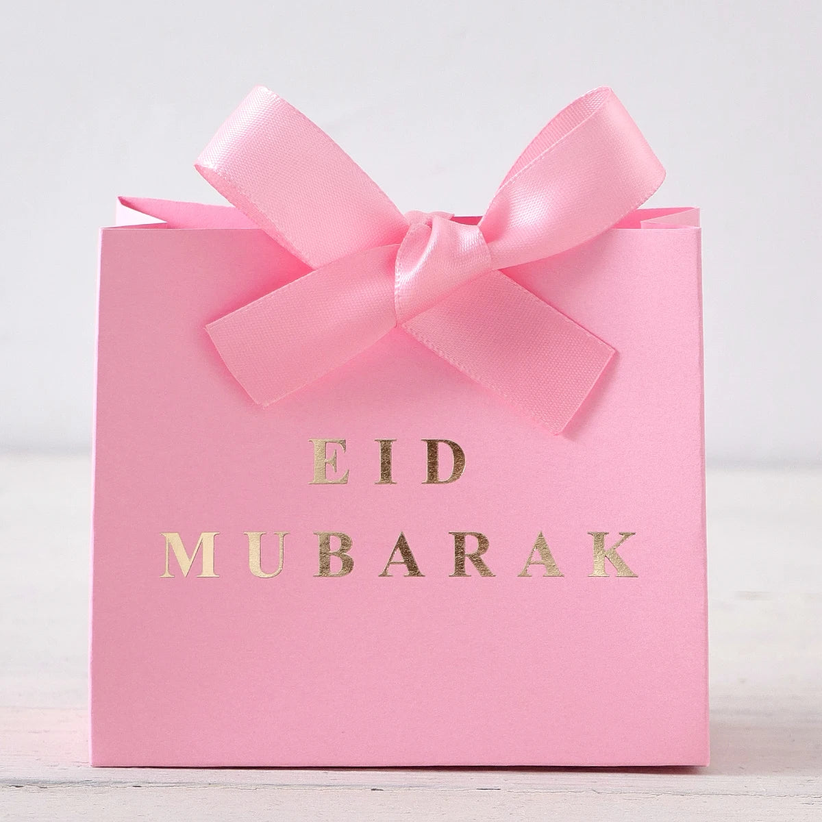This 5-Piece Eid Gift Box Is Decorated with Ribbon Bows and Exquisite Paper Packaging, Perfect for Holiday Parties, and Can Hold Candies, Cookies, Jewelry, and More Multiple Styles Available (Black, Pink, White, Green, Red). Qme Zj-Pink-5Pcs 11.5X10X4.5Cm