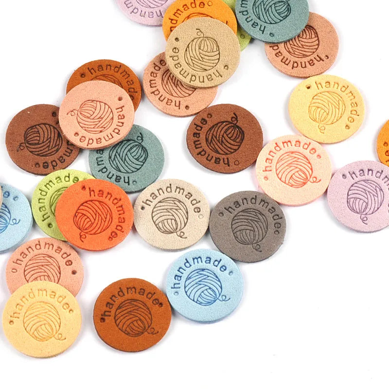 20Pcs 2.5cm Letter Embossed PU Leather Round Labels For Garments Bag Handmade Accessories Sewing Clothes Tags DIY Crafts c4011 Qme Mixed-20Pcs