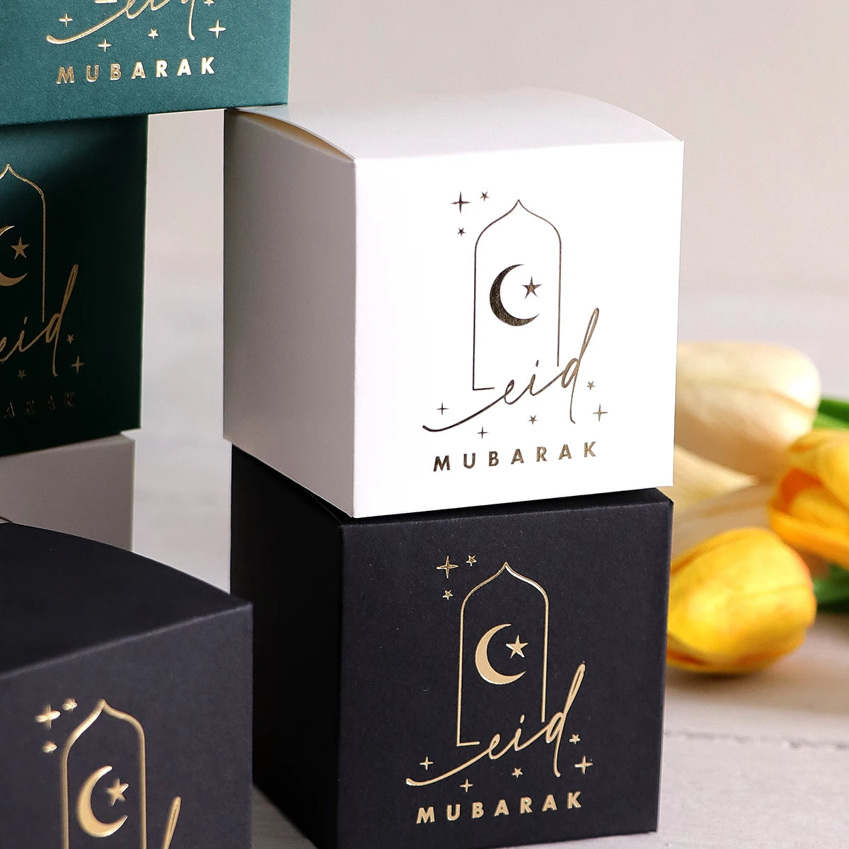 10Elegant Mini Gift Boxes in Classic White, Black and Green Colours with a Gold Crescent and Star Design, Perfect for Candies, C Qme