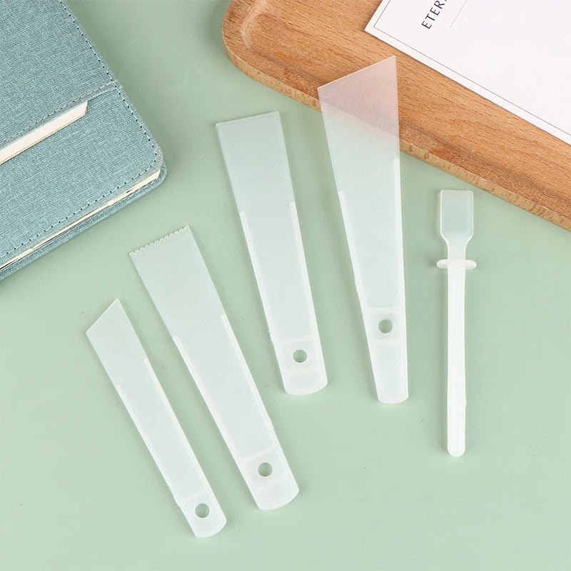 5 PCS Leather Scraper Gumming Board DIY Handmade Leather Tools PP Practical Gluing Leather Accessories. Qme