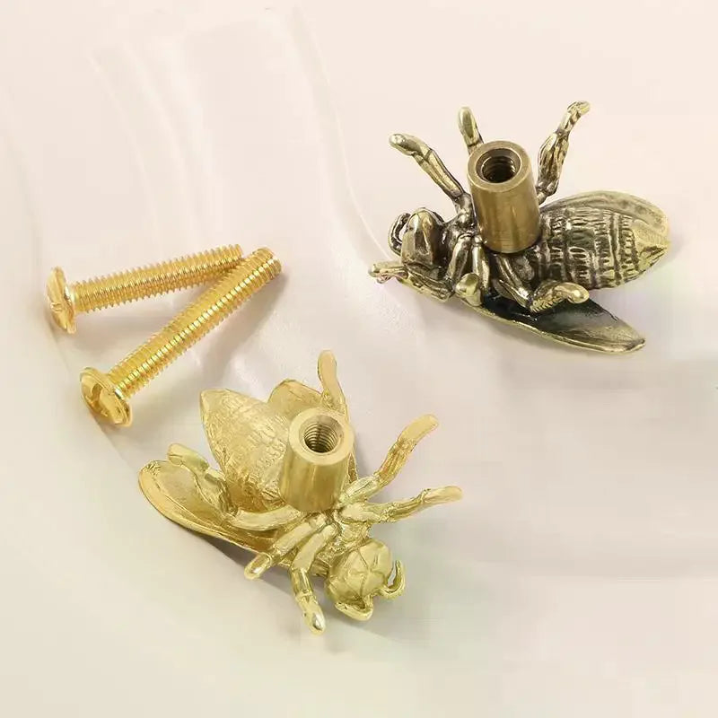 Creative Retro Bee Brass Handle Vintage Single Hole Cabinet Door Knobs Gold Furniture Hardware Wardrobe Drawer Pulls Dresser Qme