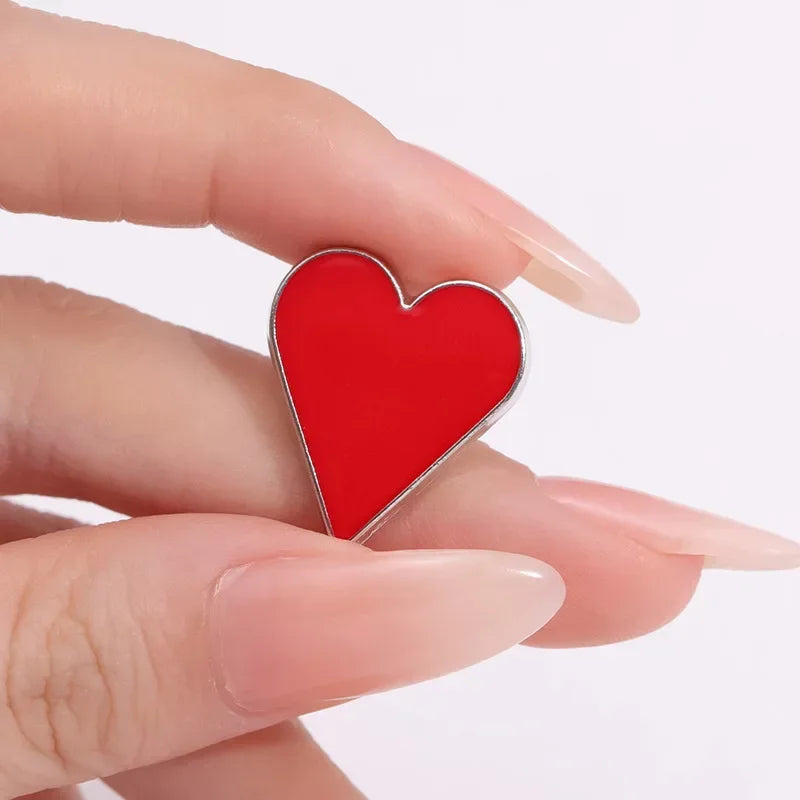 Creative Playing Cards Poker Brooch Enamel Pin Red Heart Spades King Queen Brooches Lapel Badge Funny Jewelry Wholesale Qme