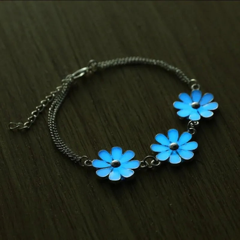 b127 Fashion Fluorescent Bracelets Heart Star Flower Shape Bracelets Glow In The Dark Luminous Bracelet for Women Jewelry Gifts Qme