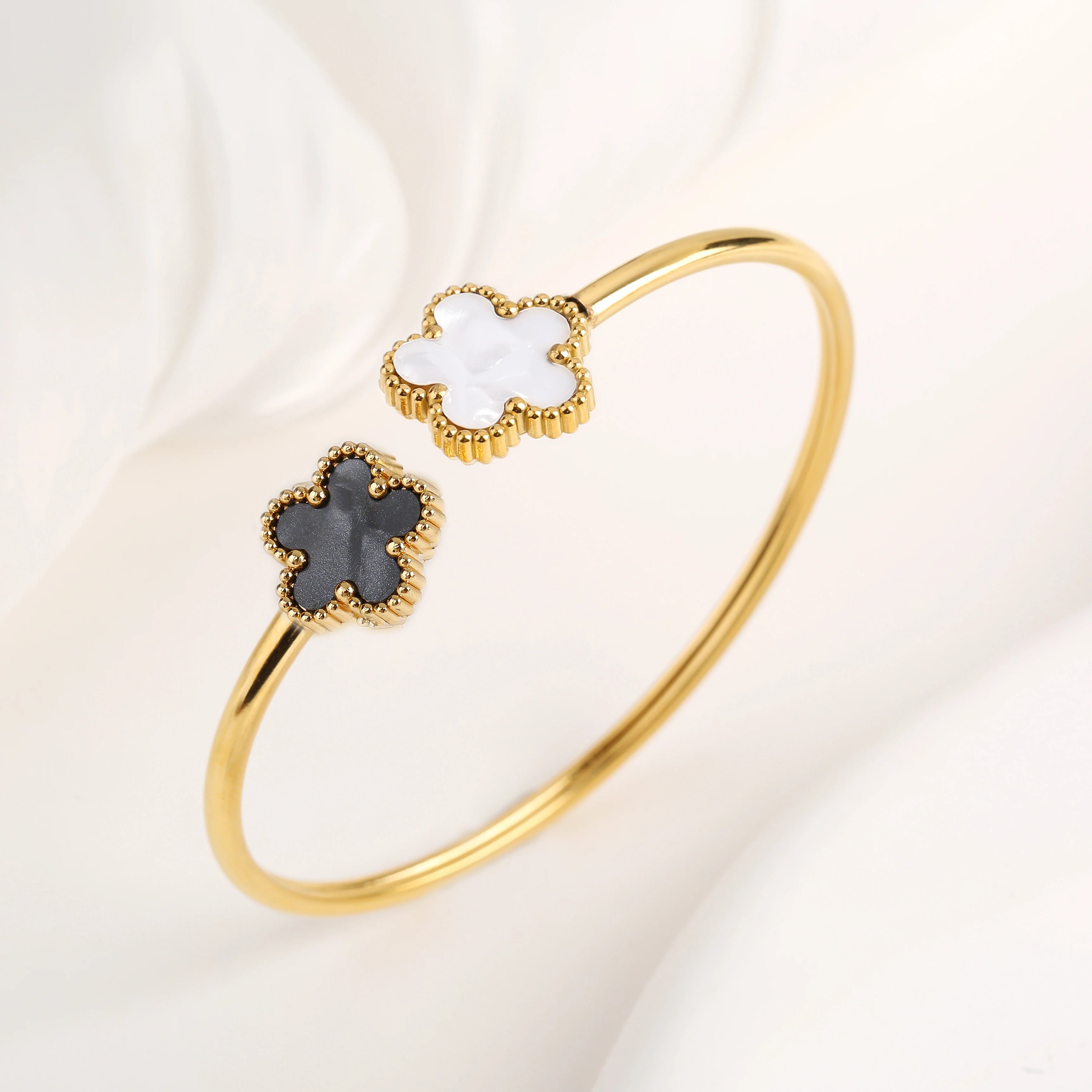 Fashion Stainless Steel Five Leaf Flower Open Bangle Bright Anti Allergy Waterproof Charm Texture High Quality Jewelry Clover Qme 14