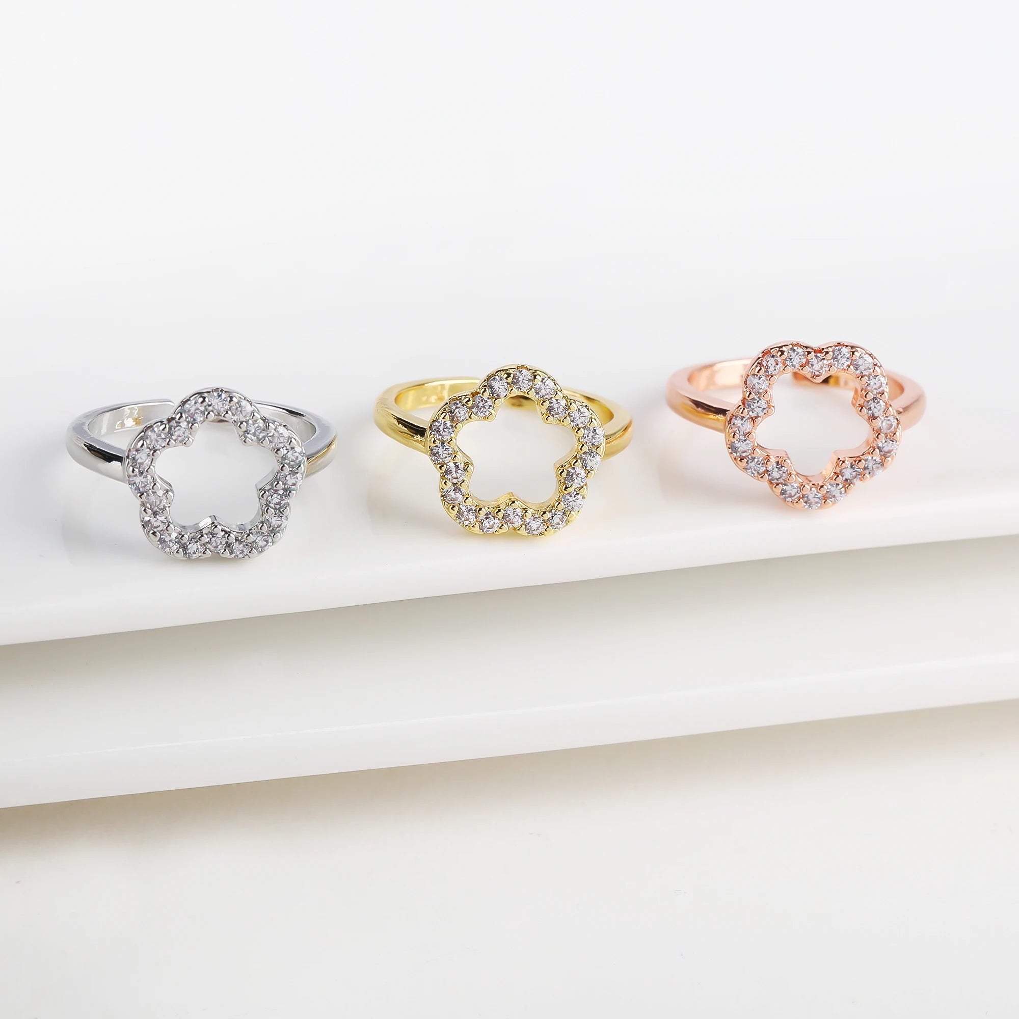 Fashion Cubic Zirconia Five Leaf Flower Open Adjustable Ring Simple for Woman Girl Party Wedding Finger Jewelry Daily Wear Qme