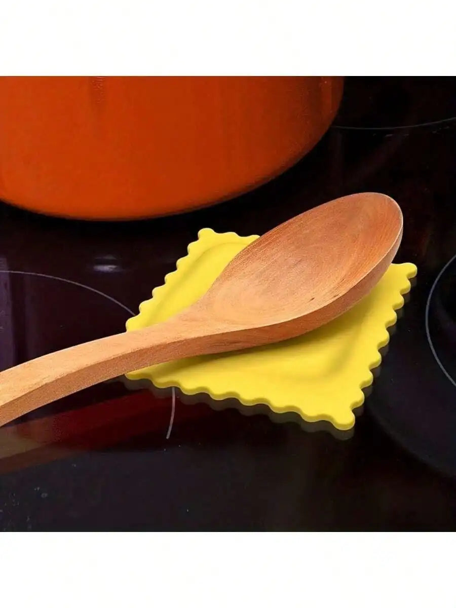 1 Cute Cartoon Biscuit-shaped Silicone Spoon Rest Heat Resistant Qme