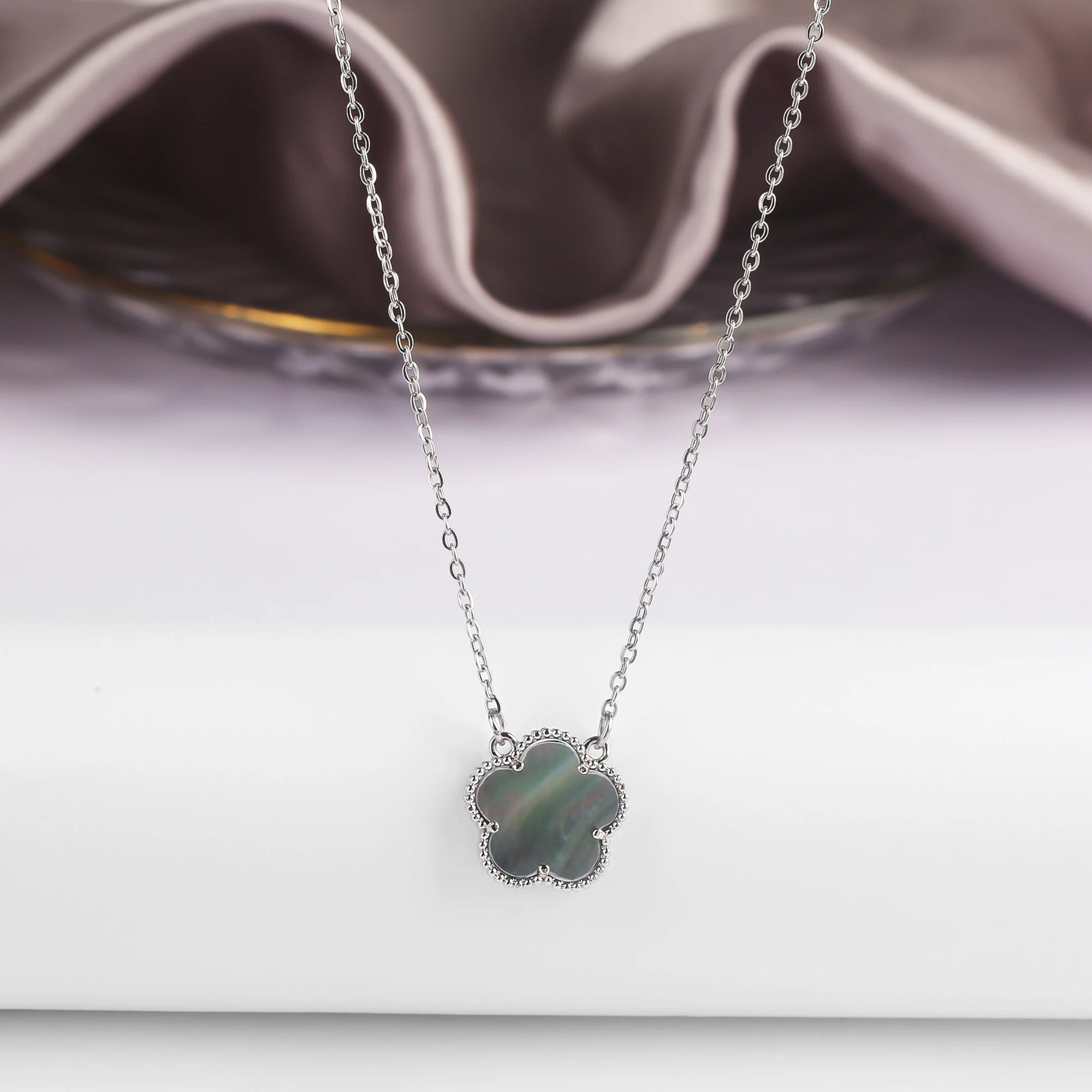 Gold/Silver Classic Natural Stone Five Leaf Flower Necklace Fashion Women Flower Jewelry Necklace For Daily Wear Free Shipping Qme 14