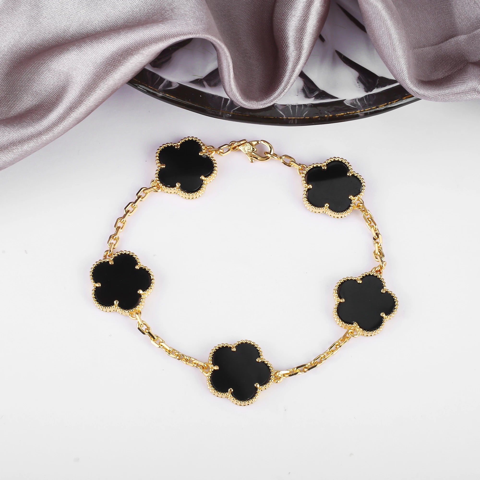Classic 10 Colors 15mm Five-Leaf Flower Bracelet Simple Lucky Gold Silver Women'S Bracelet For Daily Wear Jewelry Free Shipping Qme Black