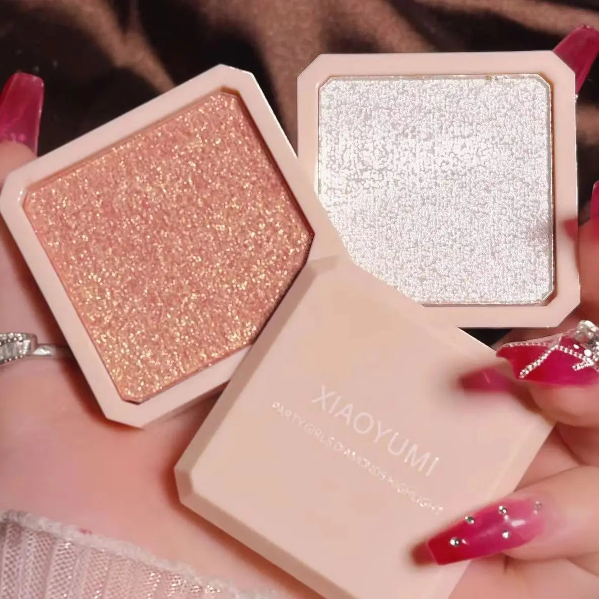 Two-tone high-gloss face and eye gloss integrated palette, sparkling pearlescent pink blend lasting color development high disc, Qme