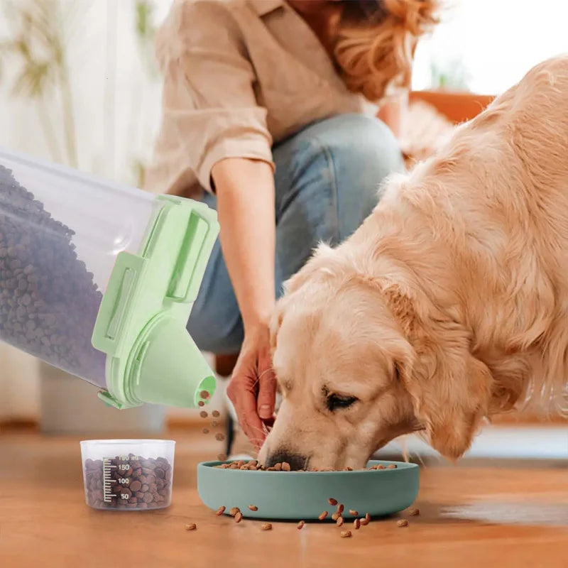 Pet food storage container with measuring cup, 2-liter cat and dog food storage container, suitable for small dogs and cats Qme