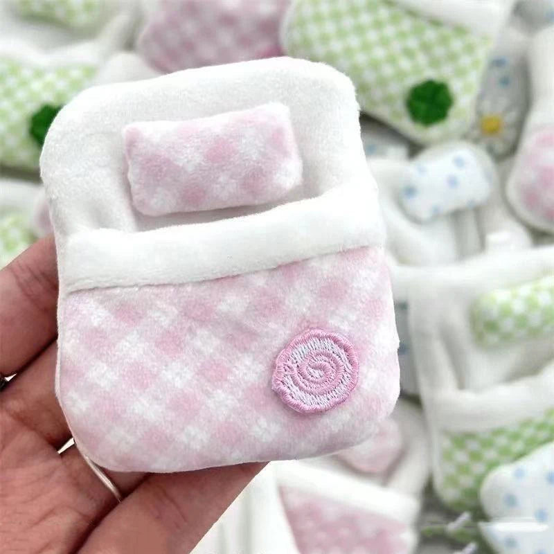 Cute Plush Four-leaf Clover Doll Bed 8 6 Soft Sleeping Bag Mini Room Qme 7CM pink