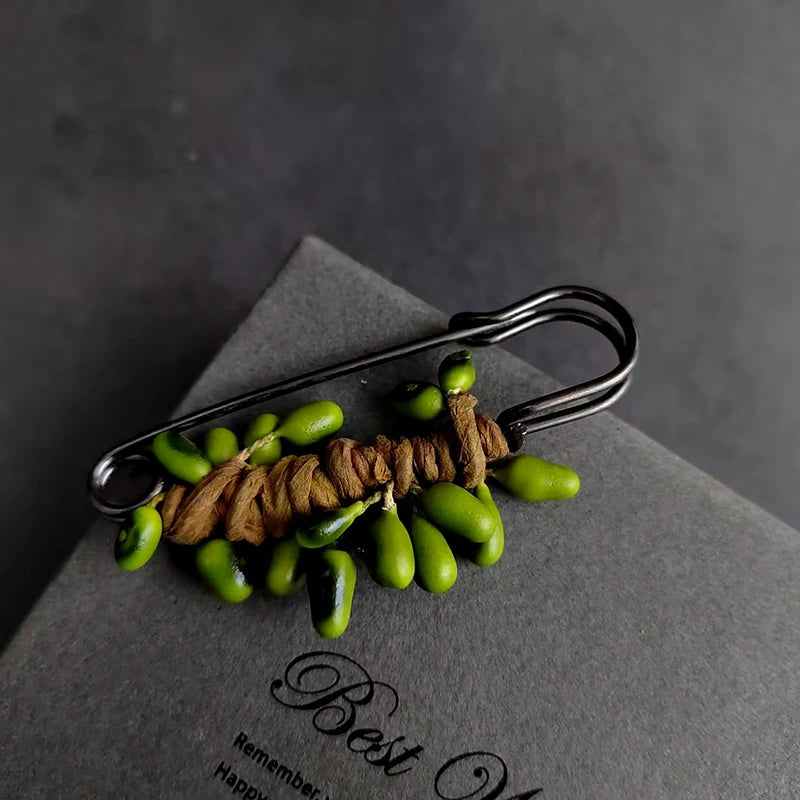 Large Brooches Entwined Simulated Fruit Plant Decoration Vintage Brooch Sweater Scarf Buckle Cardigan Suit Big Pin Qme