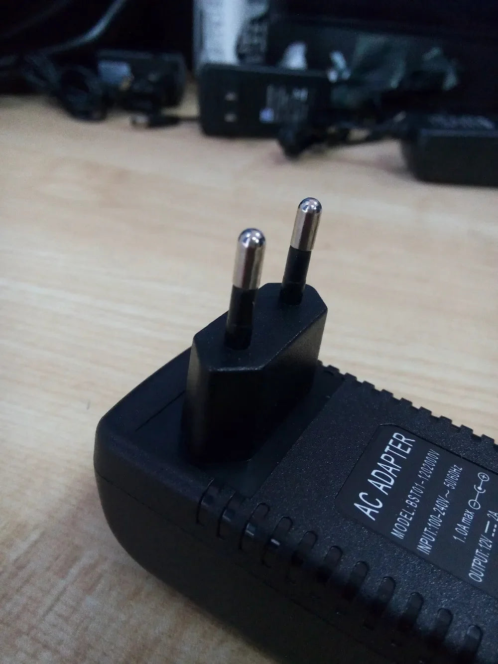 ESCAM AC100V-240V / DC12V 2A Output Power Adaptor 50/60HZ, Wall Charger DC 5.5mm x 2.1mm EU/AU/UK/US Plug for CCTV Camera free Qme