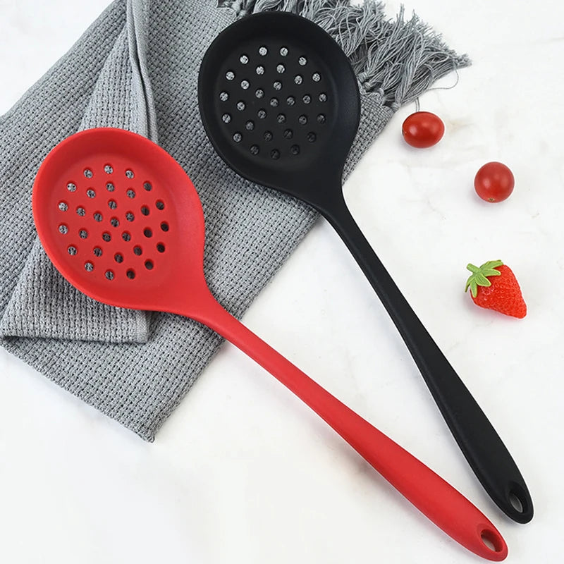Long Handle Silicone Colander Non-Stick Cooking Strainer Heat Resistant Filter Spoon Mesh Skimmer Oil Mesh Colander Kitchen Tool Qme