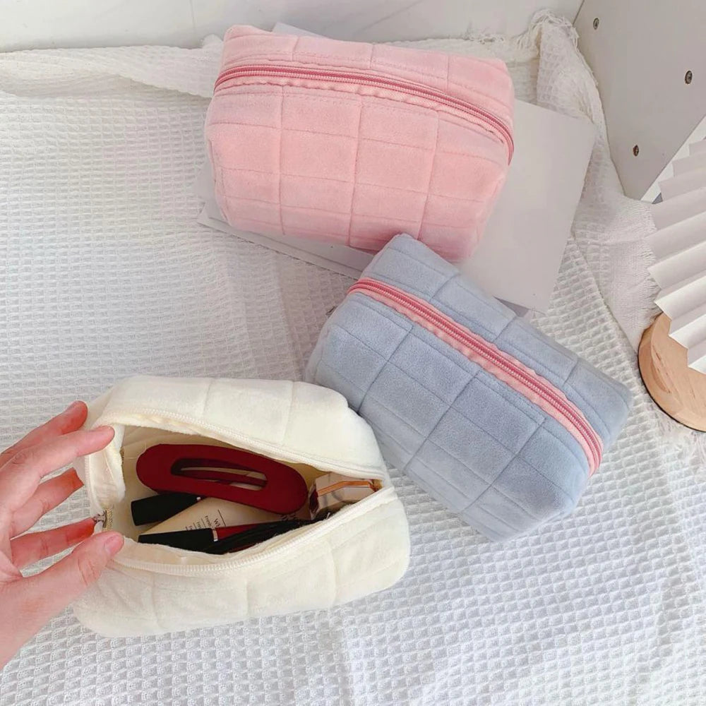 Cute Plush Makeup Bag for Women Portable Travel Small Cosmetic Bags Solid Color Zipper Toiletry Bag Washing Pouch Storage Bags Qme