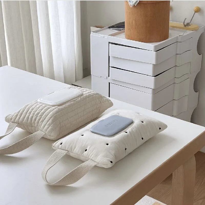 Paper towel box, cute little cart-shaped paper towel bag, portable pull-out flap-style paper towel storage box. Qme
