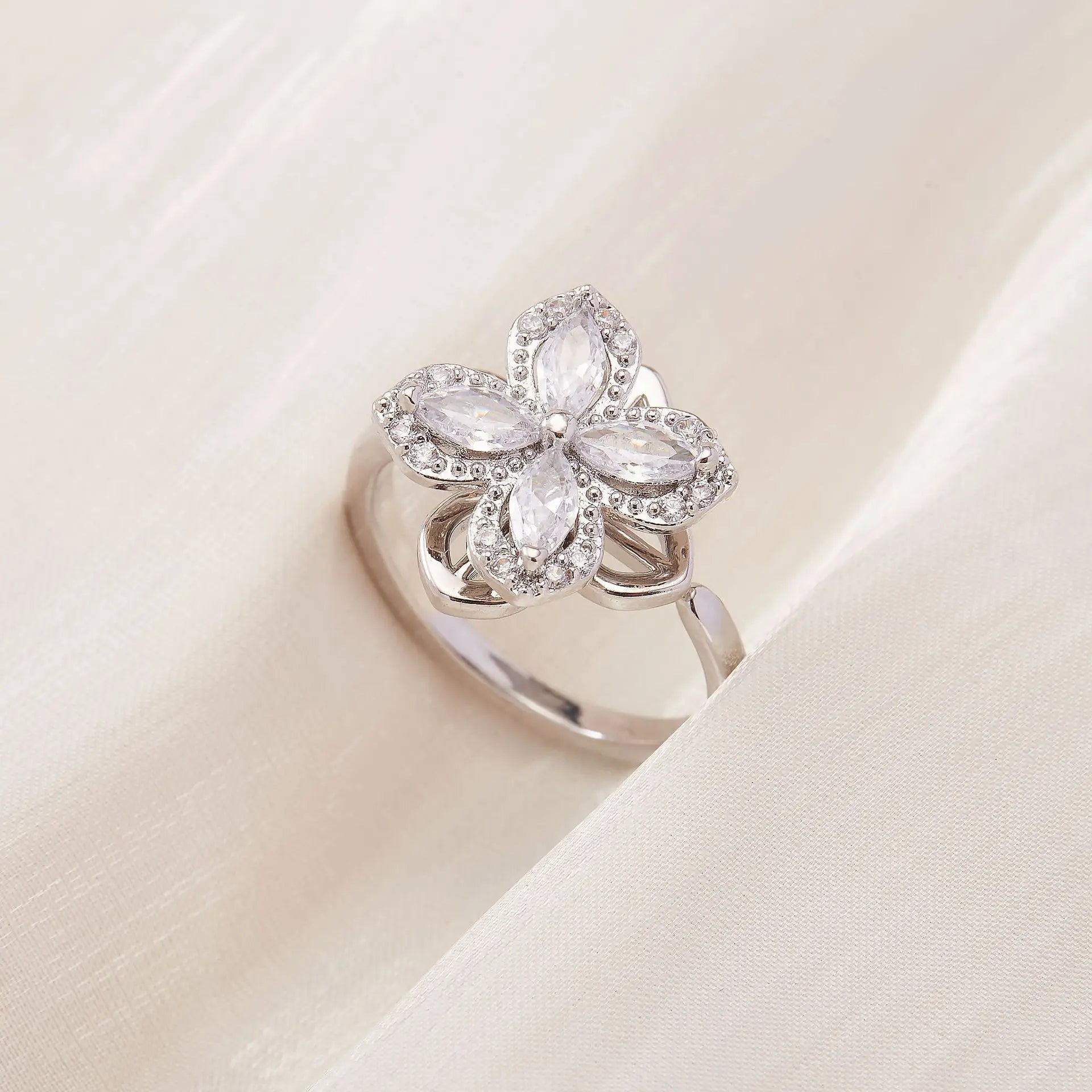 Fidget Spinner Ring Anxiety for Women Multiple Crystal Flower Eye Butterfly Animal Ring Rotate Anti Stress Wedding Jewerly Qme 1 resizable