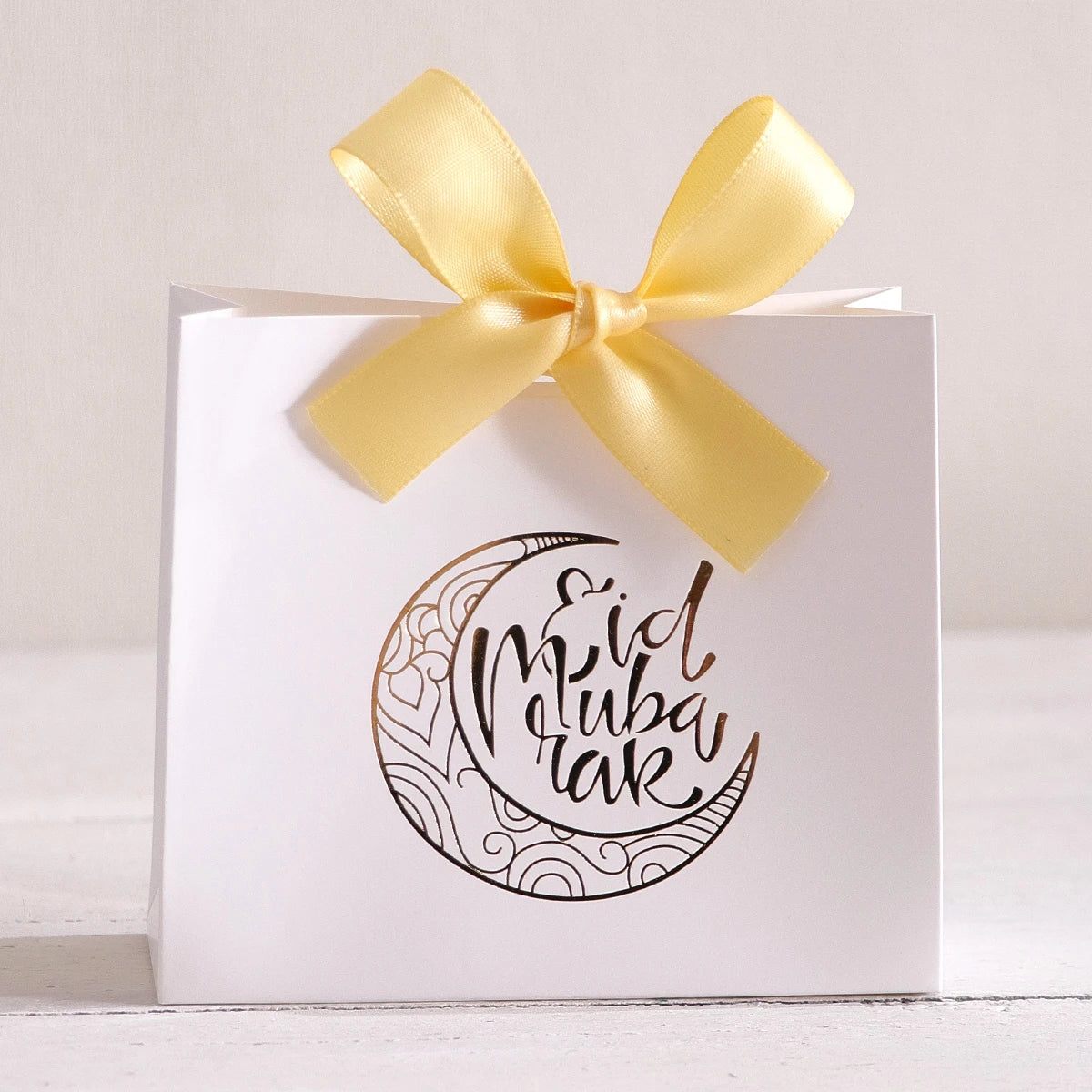 5-Pack Eid Al Adha Gift Boxes - Elegant Crescent Moon Design - White and Gold Mini Gift Bags with Ribbon Ties - Perfect for Choc Qme 5Pcs-White-Yellow Other Other