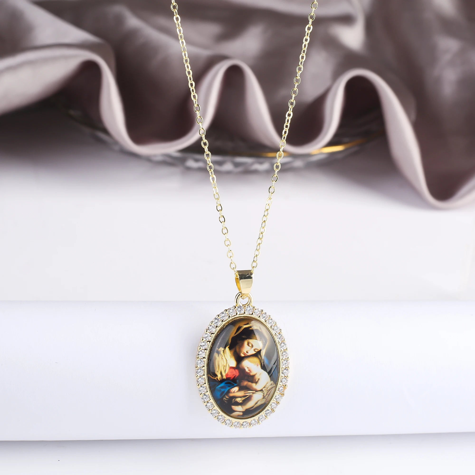 9 Style Acrylic Religious Figures Gold Plated Zirconia Pendant Necklace Classic Prayer Jewelry Anniversary Gift for Women Men9 S Qme 9