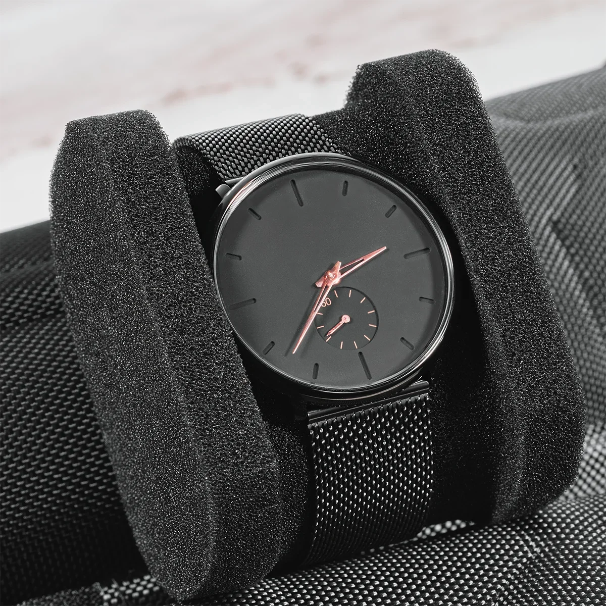 Watch Box Organizer Watch Travel Case Portable Storage Watch Display Holder for Wristwatches and Smart Watches Men Women gift Qme