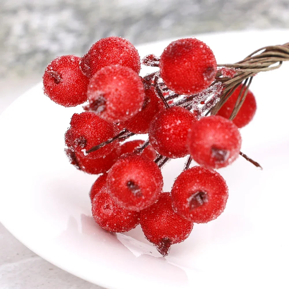Artificial Frosted Holly Berries Mini Christmas Fake Fruit Berries Bouquet Stamen for DIY Wreath Xmas Party Home Decoration Qme
