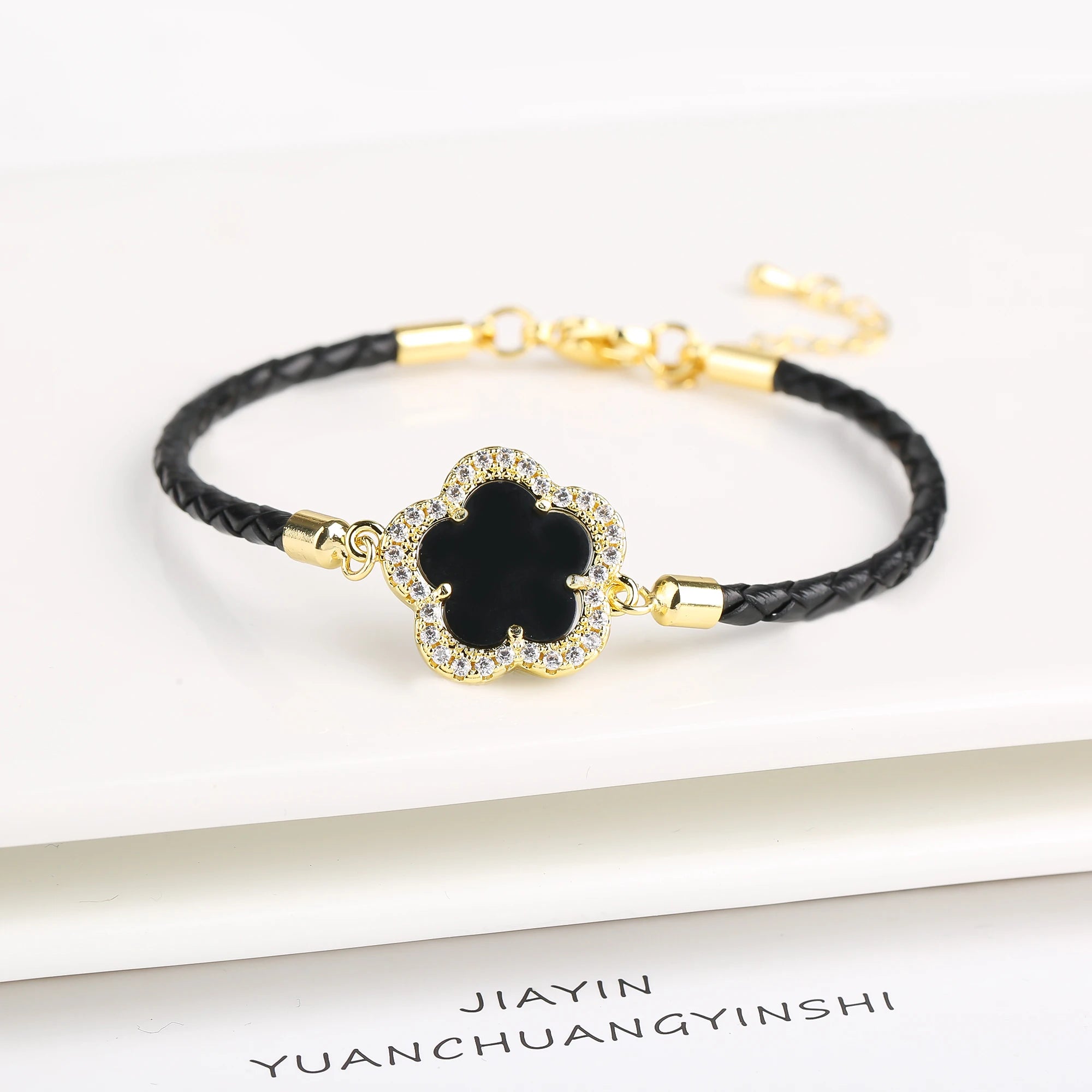 2024 Classic Shiny Zirconia Stone Five Leaf Flower Leather Braided Bracelet Fashion for Women Party Brand Jewelry Daily Wear Qme Black