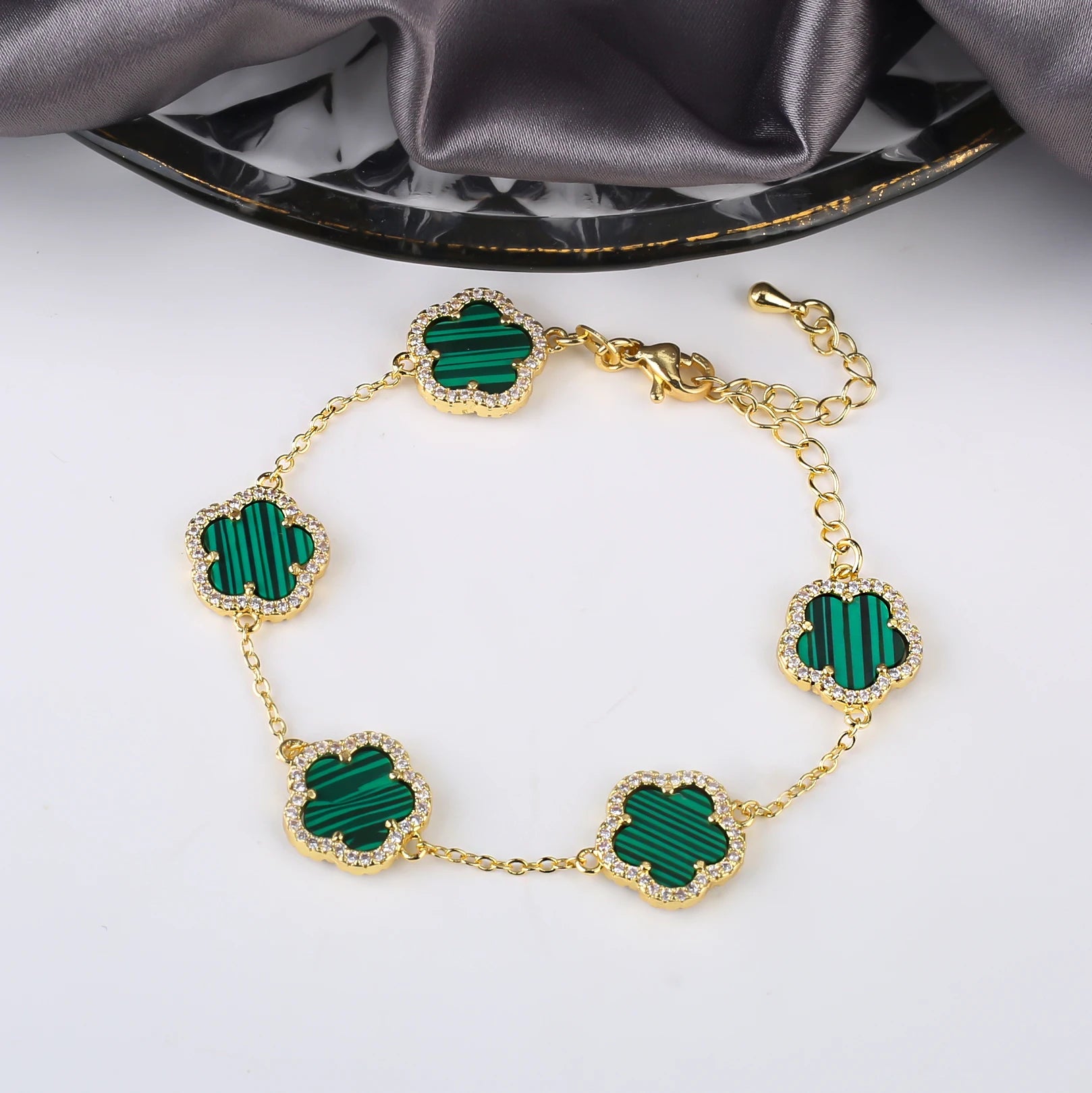 2023 INS Hot Sale 10 Colors Five Leaf Flower Bracelet Classic Fashion Adjustable Bracelet Sweet Romantic Woman Party Jewelry Qme 21