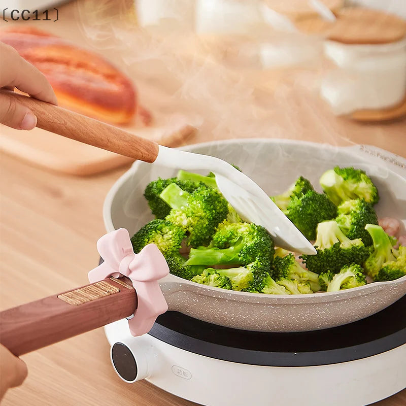 CC11Bow Spatula Holder Silicone Bow Shaped Spoon Rest Anti-scalding Qme