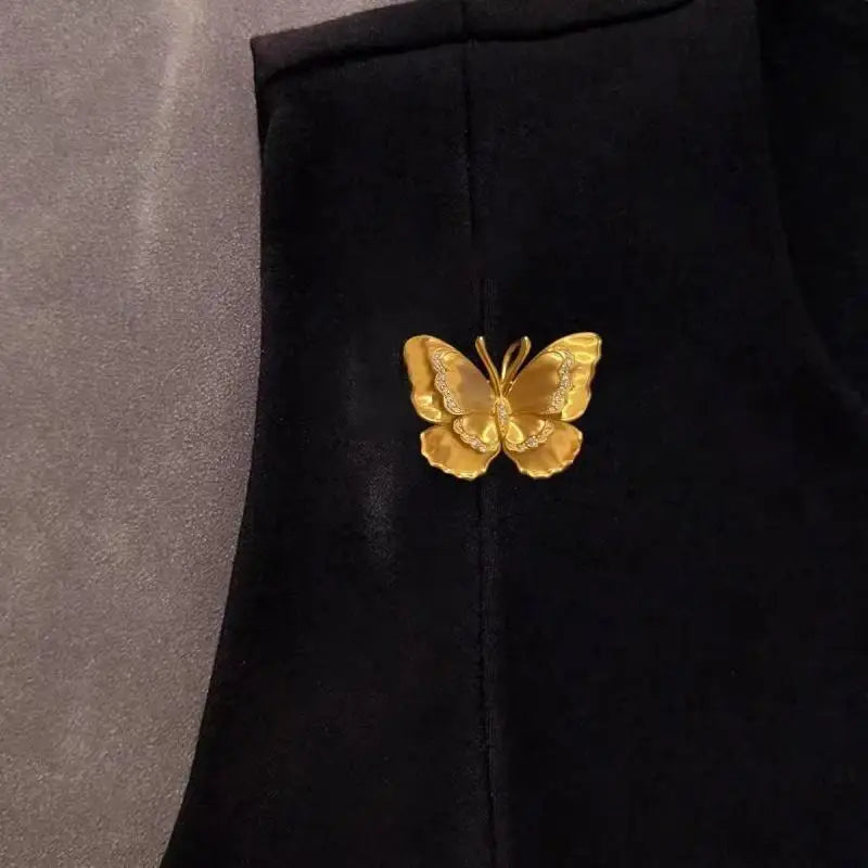 Women French Retro Gold Butterfly Jasmine Brooch Elegant Jewelry Pin for Business Suits Coats Qme